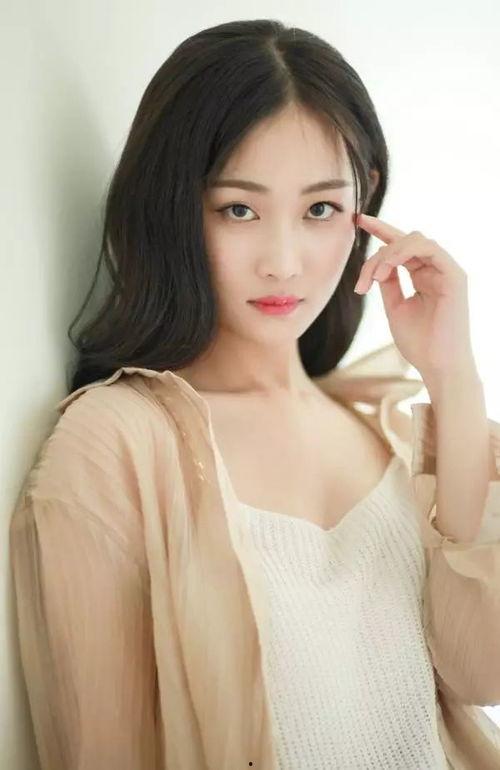 娱乐大爆料女演员是谁,揭秘剧中神秘女演员的真实身份  第2张